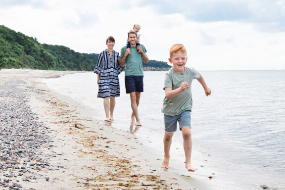 Familienfotograf rostock familienfotografin ostsee familienfotos strand warnemuende