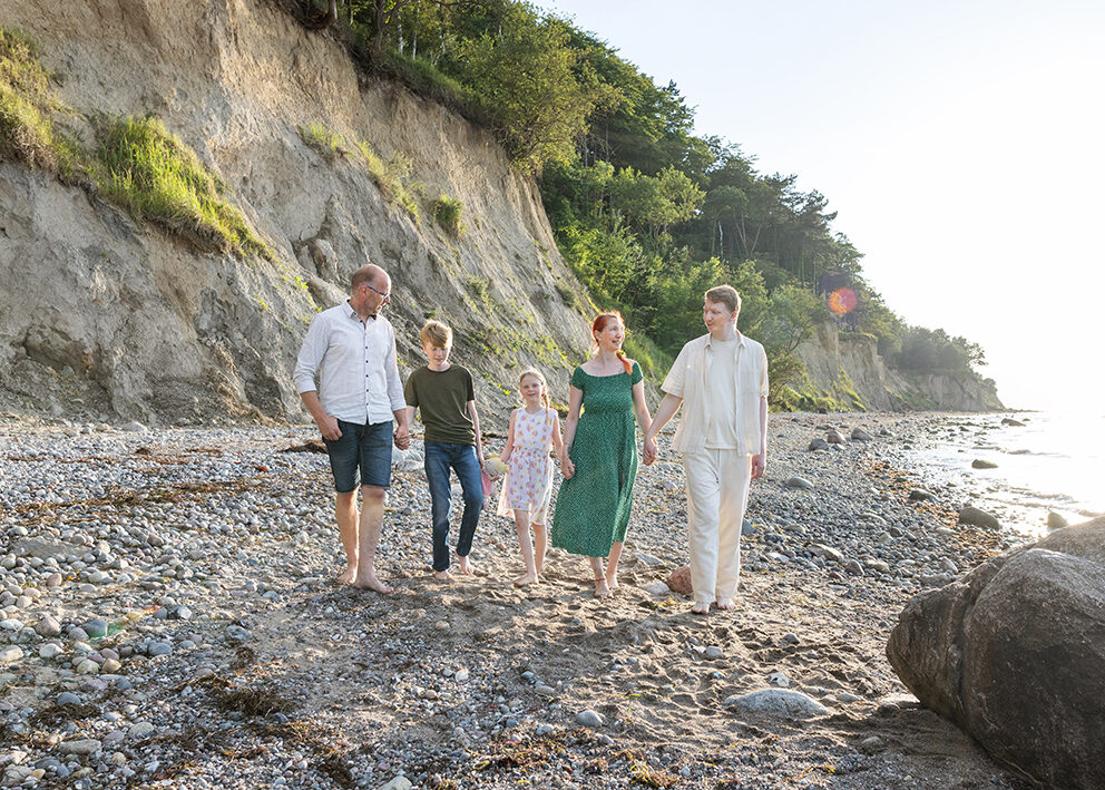 Fotograf rostock fotoshooting grossfamilie familienfotos ganze familie familienfotos strand rostock warnemuende familienfotograf rostock ostseehotel wilhelmshoehe familienfotografin rostock 033