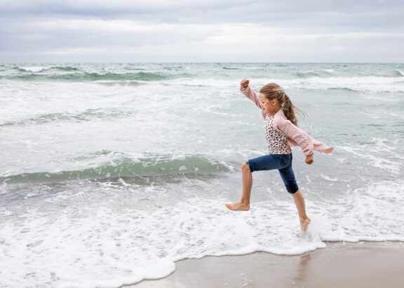 Familienfotograf rostock familienfotos strand familienfotografin rostock warnemuende strand familienshooting 004