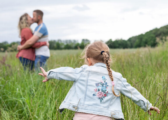Familienfotograf rostock familienfotos strand familienfotografin rostock warnemuende strand familienshooting 006