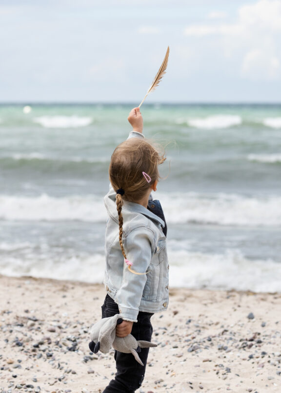 Familienfotograf rostock familienfotos strand familienfotografin rostock warnemuende strand familienshooting 007