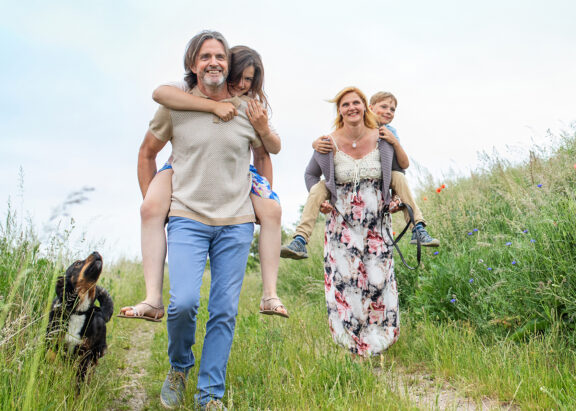 Familienfotograf rostock familienfotos strand familienfotografin rostock warnemuende strand familienshooting 024