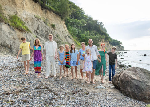 Fotograf rostock fotoshooting grossfamilie familienfotos ganze familie familienfotos strand rostock warnemuende familienfotograf rostock ostseehotel wilhelmshoehe familienfotografin rostock 004
