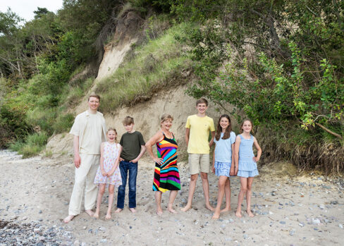 Fotograf rostock fotoshooting grossfamilie familienfotos ganze familie familienfotos strand rostock warnemuende familienfotograf rostock ostseehotel wilhelmshoehe familienfotografin rostock 011