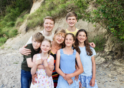 Fotograf rostock fotoshooting grossfamilie familienfotos ganze familie familienfotos strand rostock warnemuende familienfotograf rostock ostseehotel wilhelmshoehe familienfotografin rostock 012